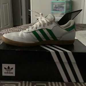 Tilly’s Adidas skateboarding shoes